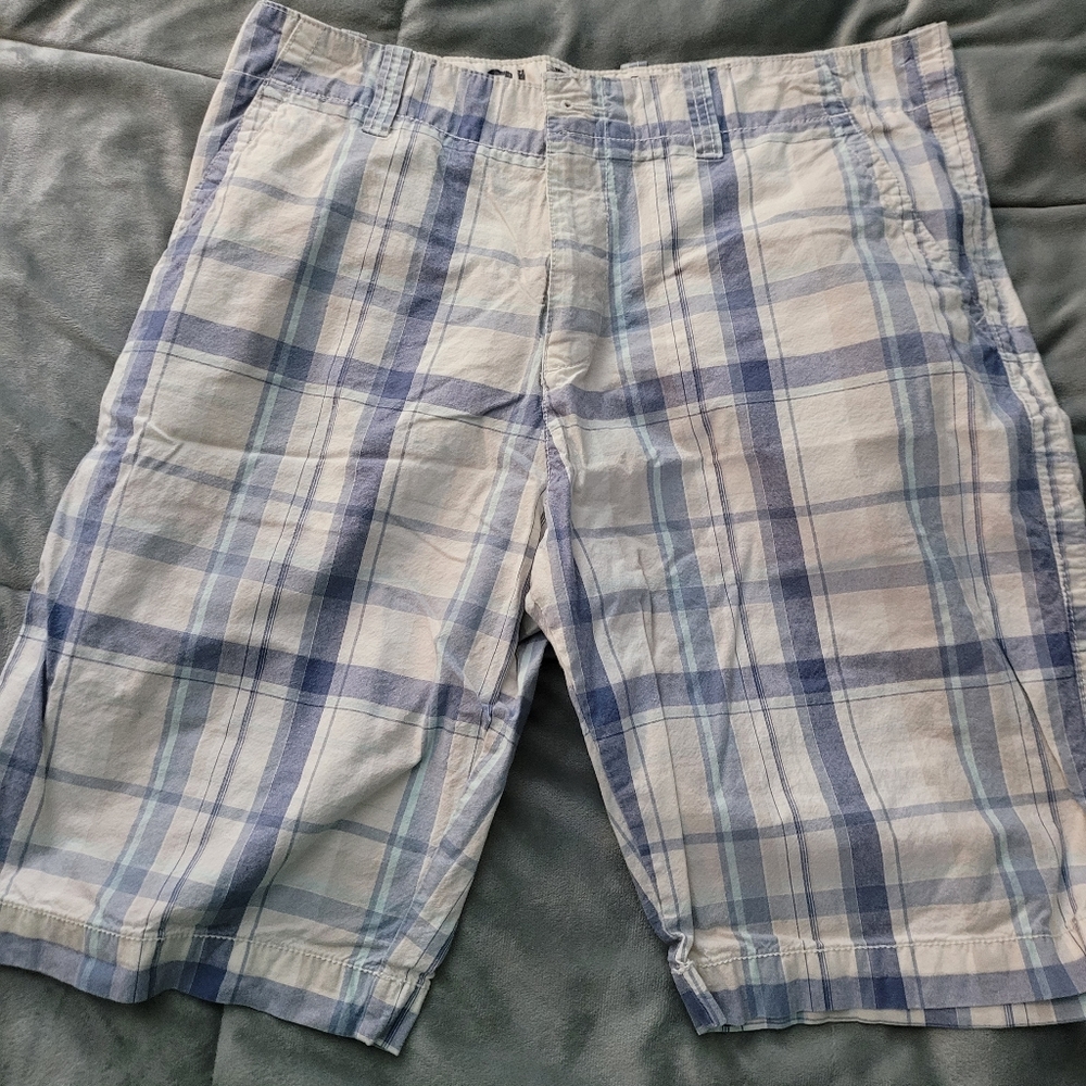 Old Navy shorts size 33